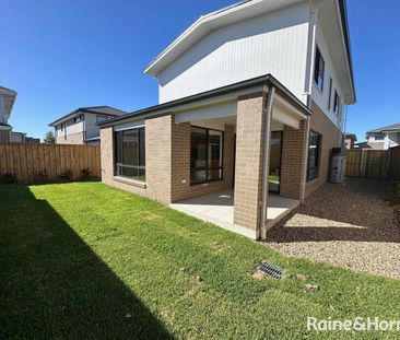 Brand New Four Bedroom Family Home In Prime Location! - Photo 4