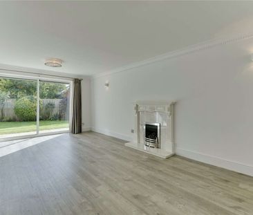 A large five bedroom family home set in a sought after residential ... - Photo 2