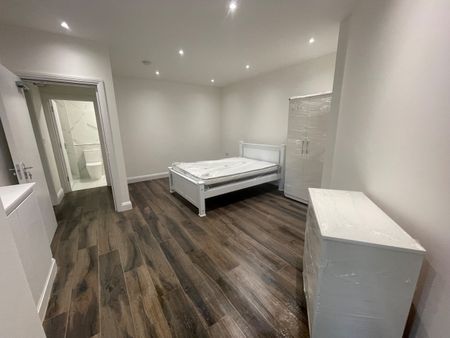 2 Bed Flat, Emmanuel House, CR2 - Photo 2