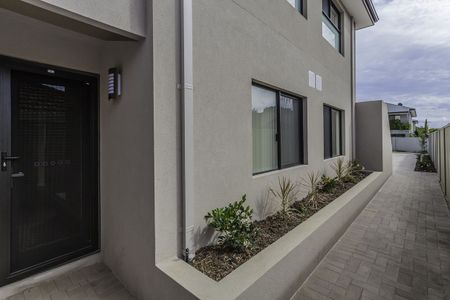 Unit 5, 181 Grand Promenade, Doubleview, WA - Photo 3
