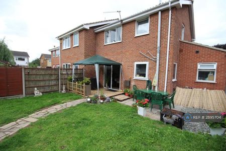 4 bedroom detached house to rent - Photo 2