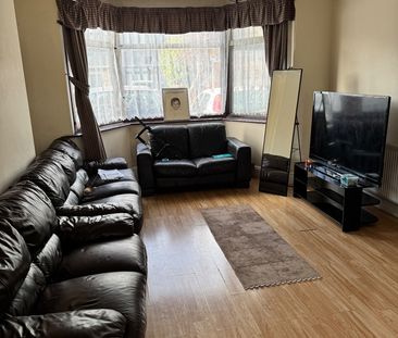 Room in a Shared House, Glebelands Avenue, IG2 - Photo 1