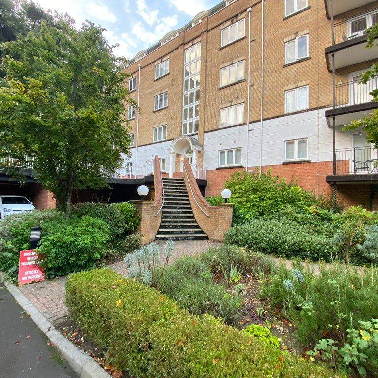 St Peters Road, Bournemouth - Photo 1