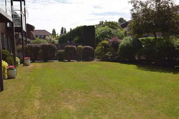 Cardinal Close, Caversham, Reading, RG4 - Photo 1