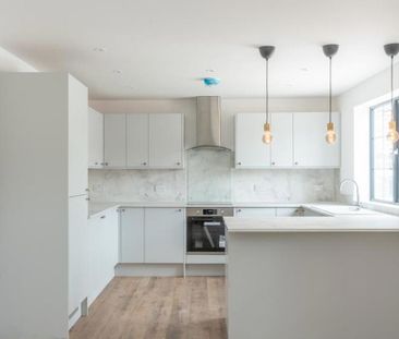 For the 2026/27 academic year! A modern unfurnished three bedroom f... - Photo 5