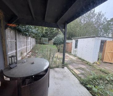 4 bedroom semi-detached house to rent - Photo 6