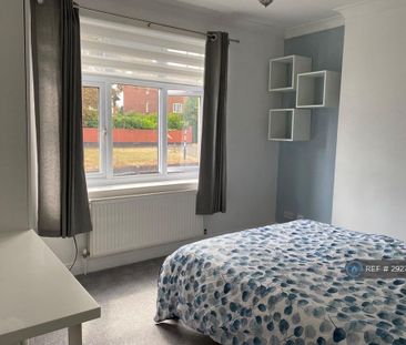 4 bedroom end of terrace house to rent - Photo 6