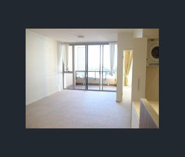 Spacious Hurstvile apartment located in East Quarter. - Photo 1