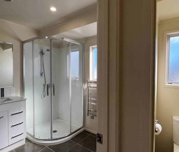 Close to shops, extra storage - Photo 4