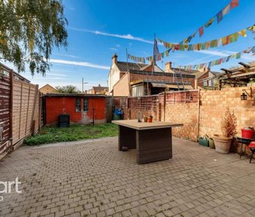 3 bedroom semi-detached house to rent - Photo 6