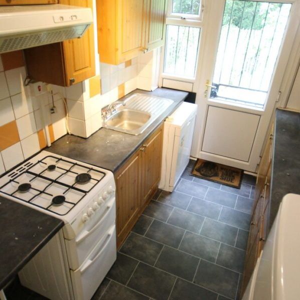 Hartley Avenue, Woodhouse, Leeds, LS6 2LP - Photo 1