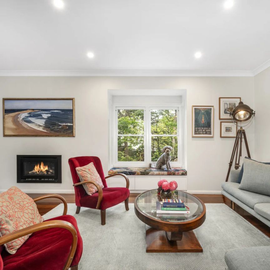 Charming Family Living in Peaceful, Leafy Cul-de Sac - Photo 1