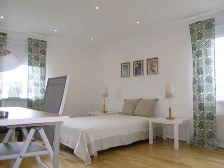 Bo i eget rum i stor villa - Photo 2