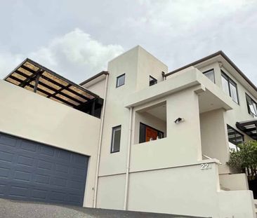 Spacious & Elevated Family Home with Breathtak... - Photo 1