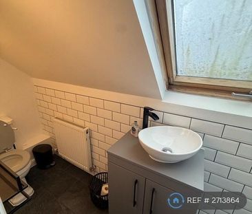 1 bedroom in a flat share to rent - Photo 5