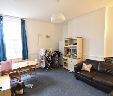 5 Bed - Lavender Gardens, Jesmond - Photo 3