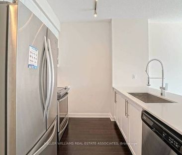 Burnhamthorpe Rd W & Confederation Pkwy Spacious 1Bdrm Modern Kitchen - Photo 4