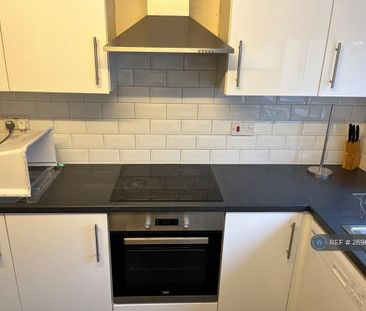 4 bedroom terraced house to rent - Photo 6