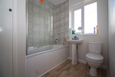 3 Bedroom House - Photo 2