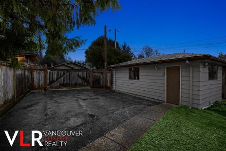 722 East 17th Street - Photo 2