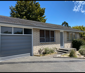 Recently renovated 2 bedroom townhouse - Photo 1