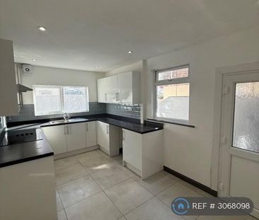 3 bedroom terraced house to rent - Photo 6