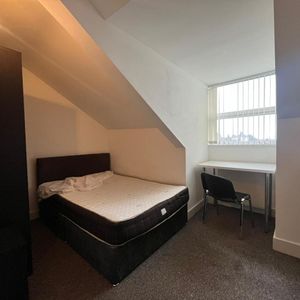 Woodland Terrace, Flat 6, Plymouth - Photo 2