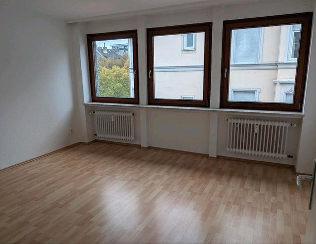 Über den Dächern von Wiesbaden Helle 4 ZKBB- mit großen Balkon zu vermieten! - Photo 1