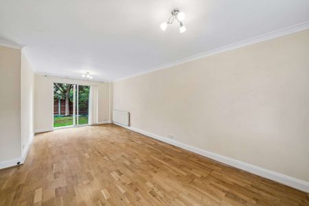 Three bedroom home located on desirable Richmond Hill - Photo 2