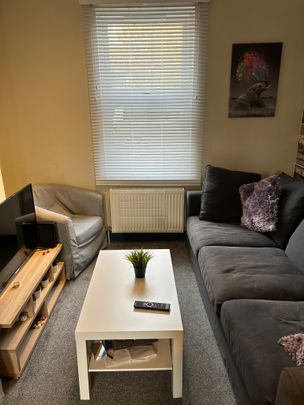 Central Cheltenham Houseshare Room 4 - Photo 1