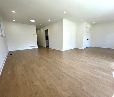 For Lease - 8 Devins Drive Unit# Main Floor, Aurora, Ontario - Photo 1