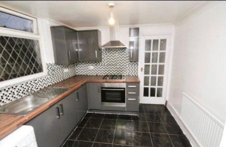 Room in a Shared House, Dundee Road, SE25 - Photo 2