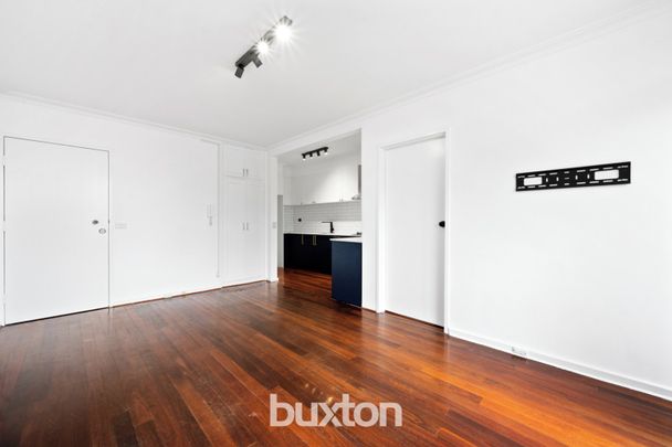 Trendy Beachside Abode with Tandem Car space - Photo 1