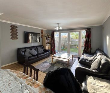 Mint Walk, Woking - 3 bedrooms Property for lettings - Seymours - Photo 2