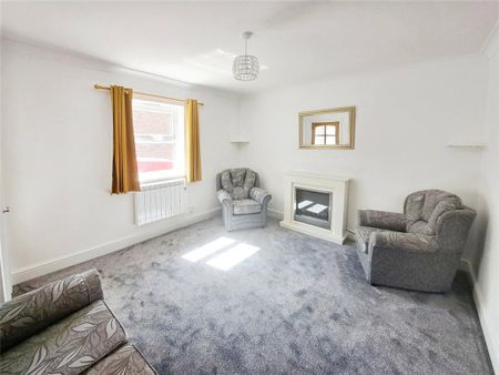 3 bedroom end of terrace house to rent - Photo 2