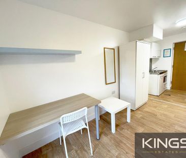 Studio to rent - Photo 1