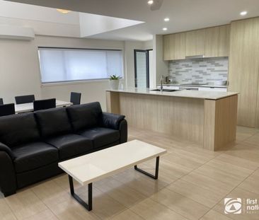 Furnished 4 bedroom townhouse close to Jetty Precinct - Photo 2