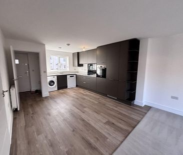 2 bedroom semi-detached house to rent - Photo 4