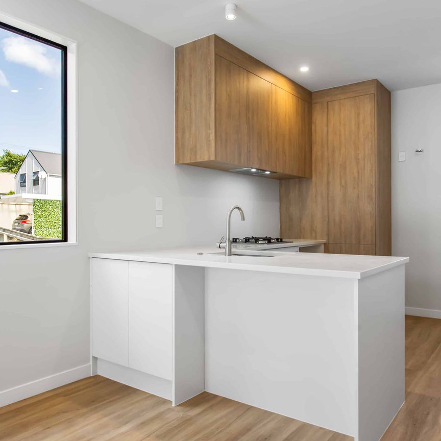 Modern Luxury - Unbeatable Location - Photo 1