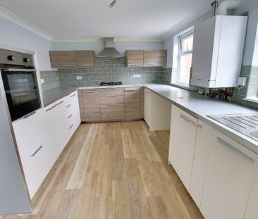 3 bedroom terraced house to rent - Photo 2