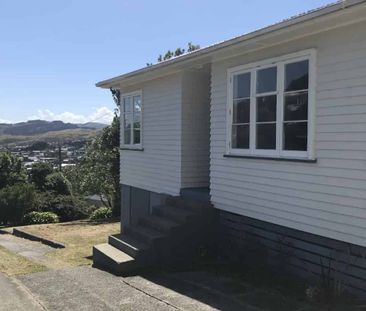 Sunny, Stand-Alone Three-Bedroom Home - Photo 5