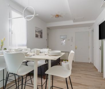 Spacious room with balcony in Madrid - Photo 4