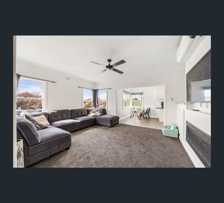 9 Ercil Street, Wendouree, Vic 3355 - Photo 4