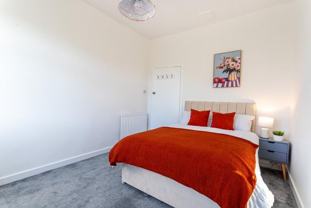 3 bedroom flat to rent - Photo 1