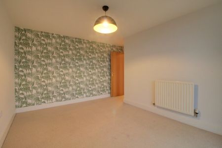 Longleat Avenue, Park Central, Birmingham - Photo 3