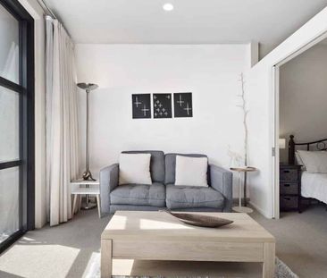 Fantastic 1 bedroom apartment in The Atrium complex - Photo 2