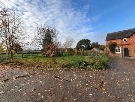 4 bedroom detached house to rent - Photo 2