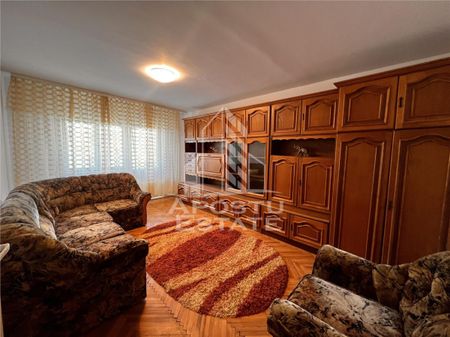 Apartament cu 3 camere, centrala proprie, zona Soarelui - Fotografie 3