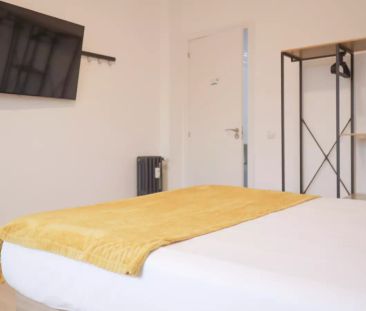 Room in a shared 5-bedroom apartment for rent in Acacias, perfect for professionals, students, and couples. - Photo 5