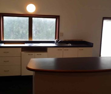 Large one bedroom flat - Photo 2